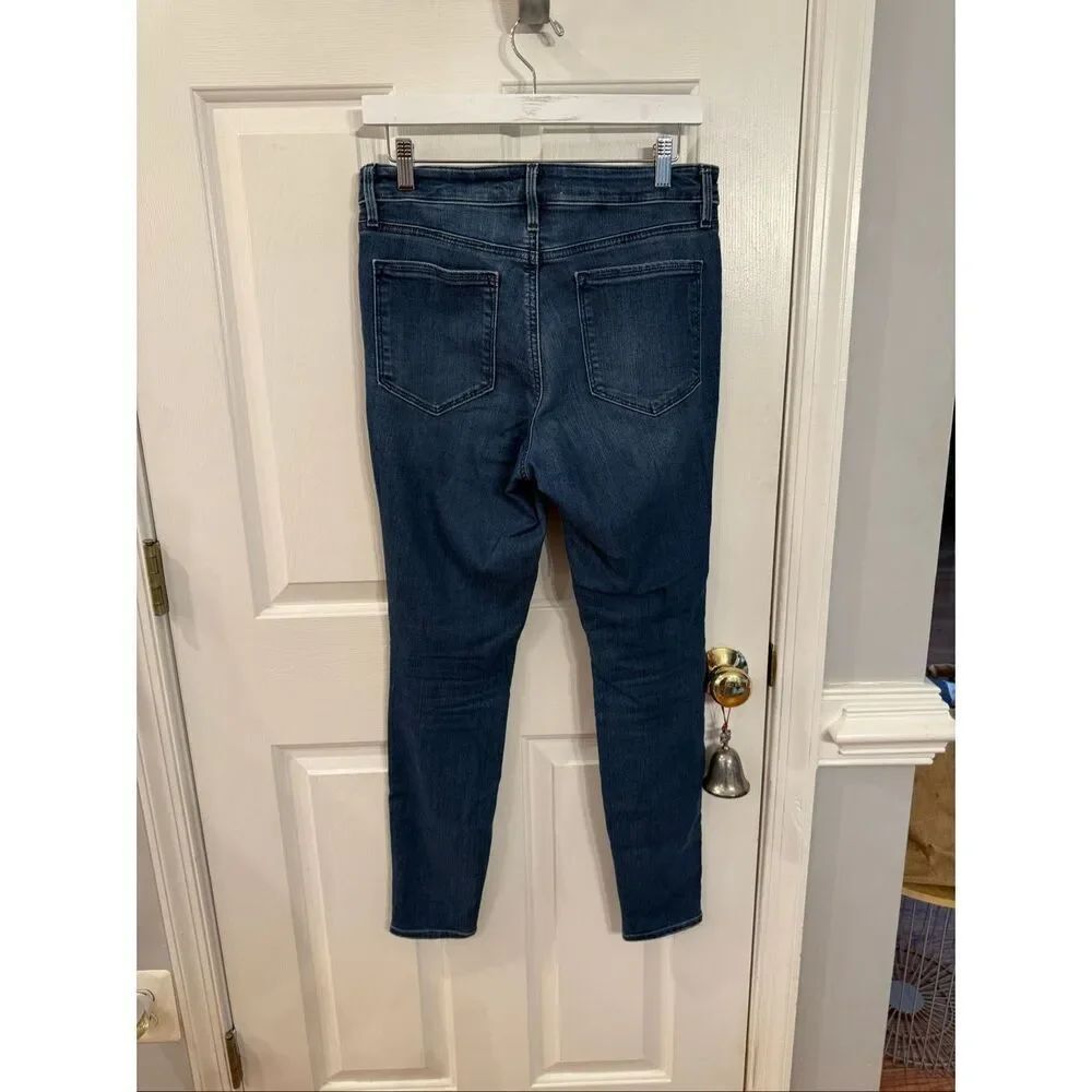 Athleta Sculptek Taper Leg Jeans sz 8 EUC - Picture 6 of 9